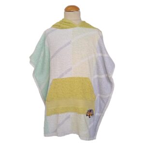 Håndklædeponcho i pastelfarver - front