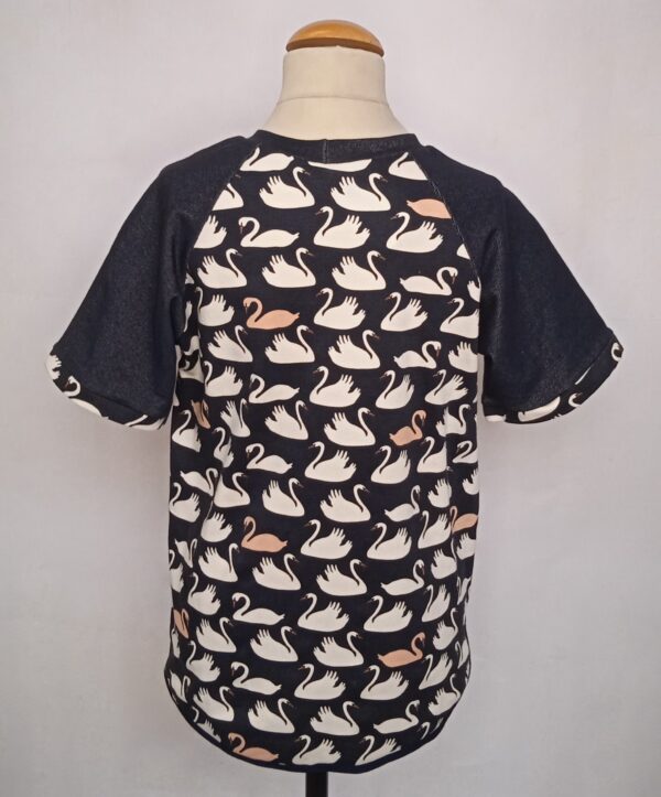 T-shirt med svaner. Str. 7-8 år - Image 2