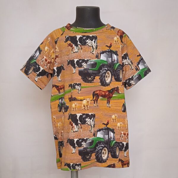 T-shirt med traktor og dyr Str. 5 år
