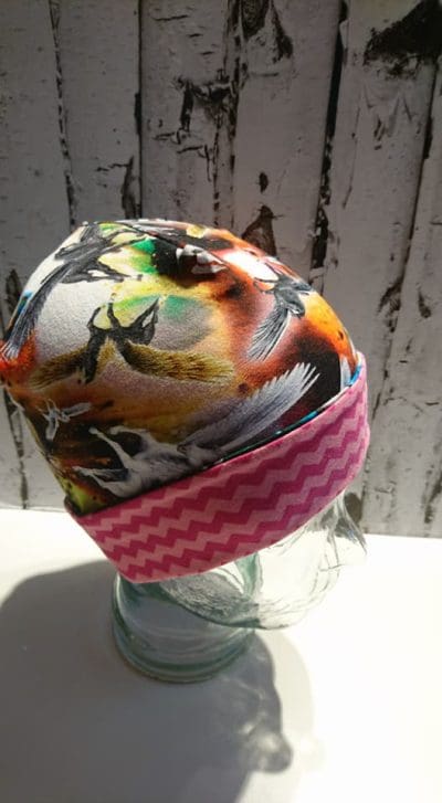 Hue i print med heste med vinger. Str. 54-62 cm.