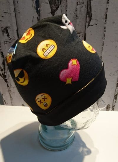 Sort hue med emojis. Str. 50-56 cm