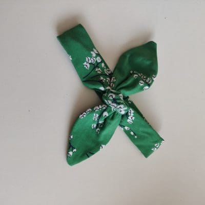 Hårbånd med liljekonvaller. Str. 38-44 cm