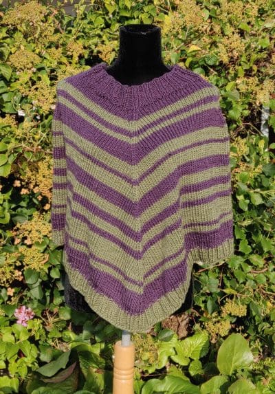 Poncho i skønne farver. Str. one size.