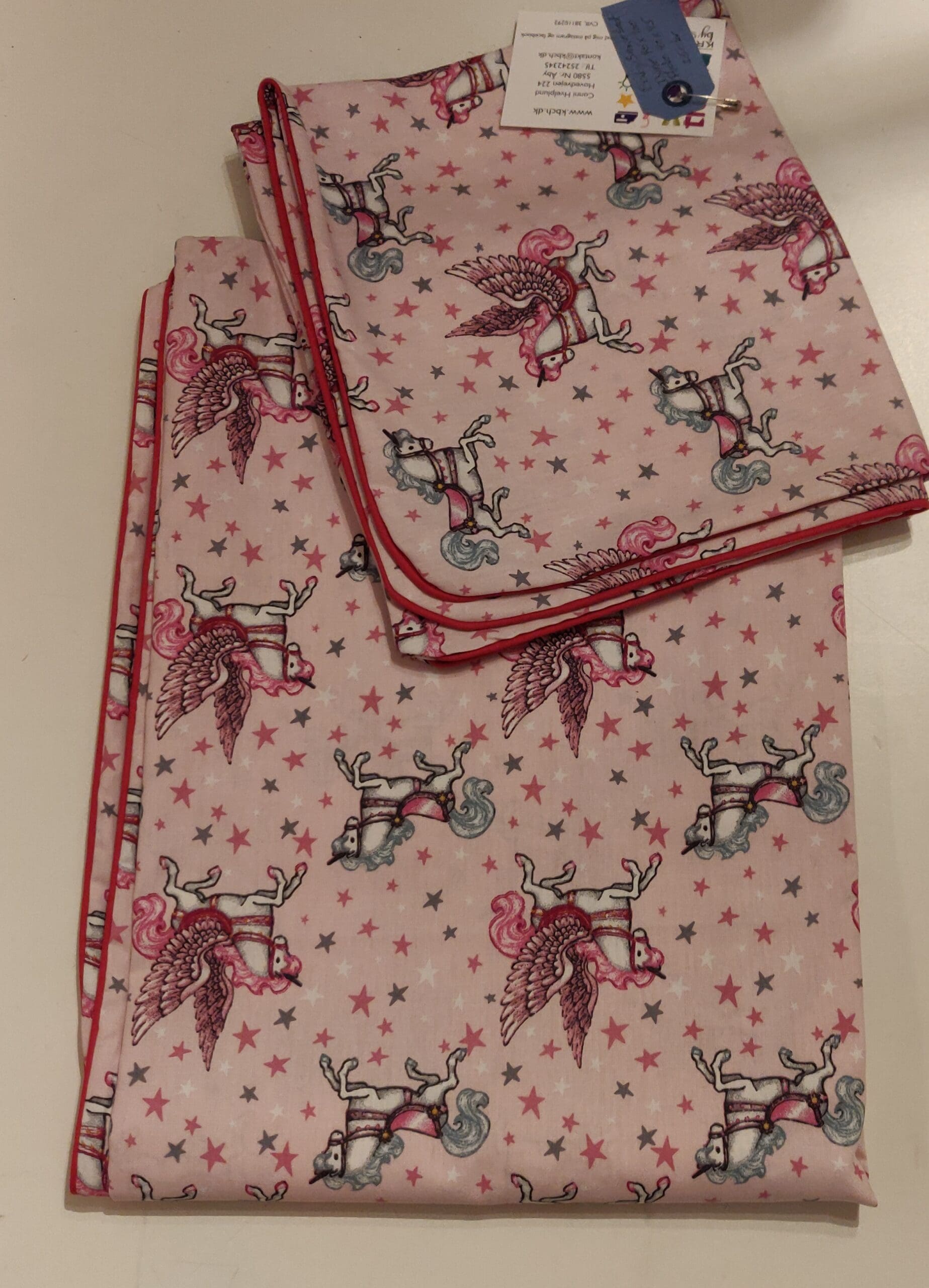 Baby sengetøj - Lyserød med Fairytale Unicorn