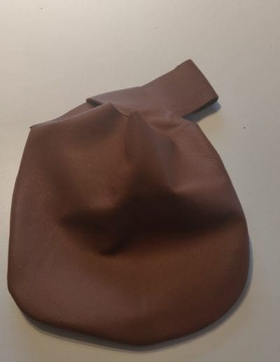 Mulepose i brun læder