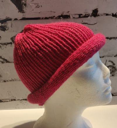 Strikhue med refleks. Cerise