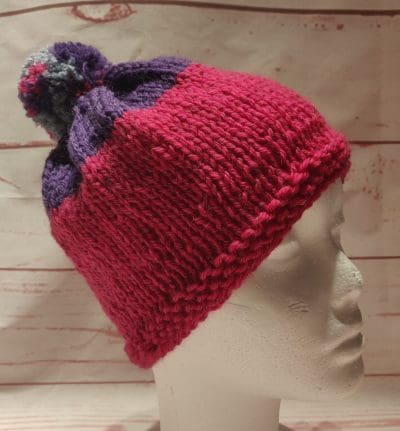 Strik hue med refleks. Cerise/lilla