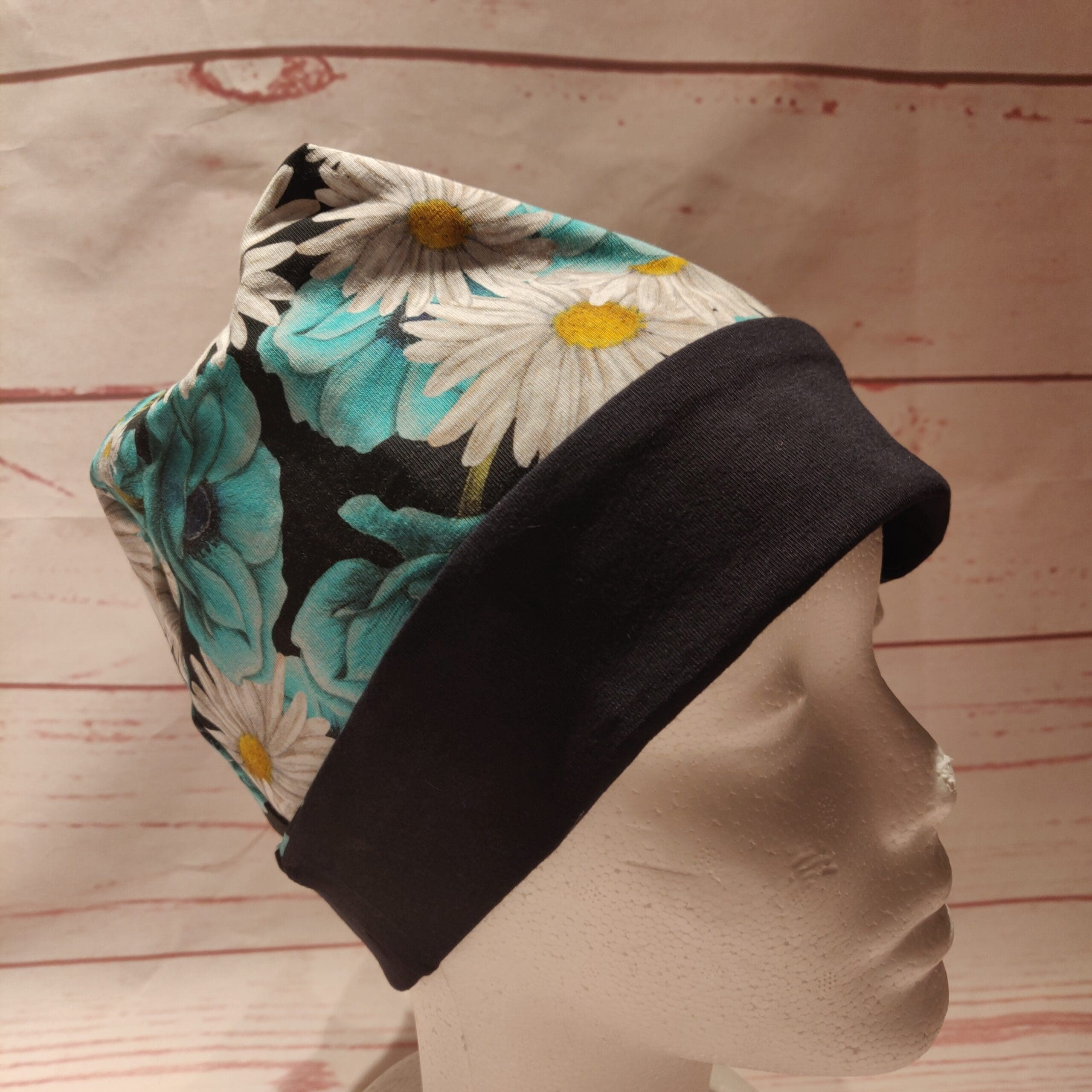 Hue med skønne blomster. Str. 54-62 cm/ 10-99 år