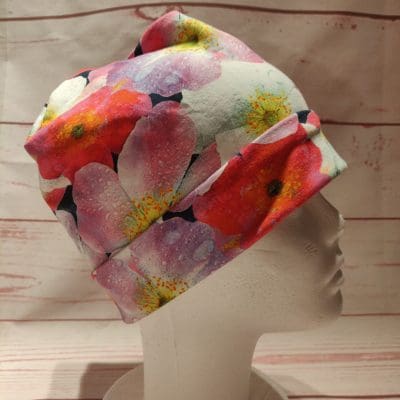 Hue med blomster. Str. 54-62 cm/ 10-99 år