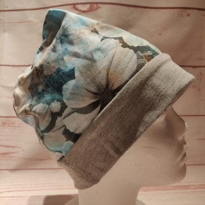 Hue med blomster. Str. 54-62 cm/ 10-99 år