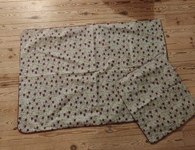 Baby sengetøj - med lilla blomster