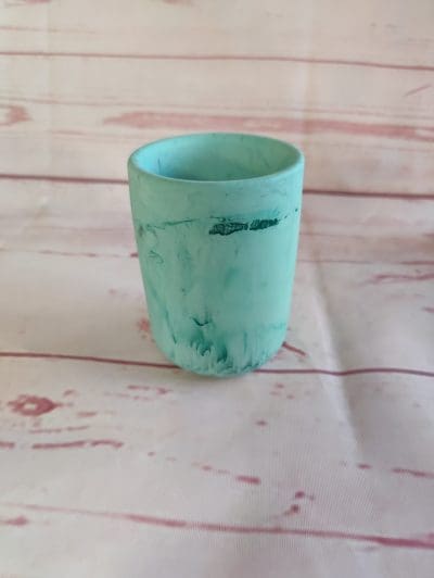 Urtepot/krus i aqua grøn med lidt marbel