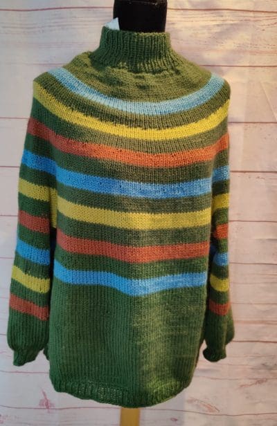 Flot grøn stribet strik. Str. l/xl.