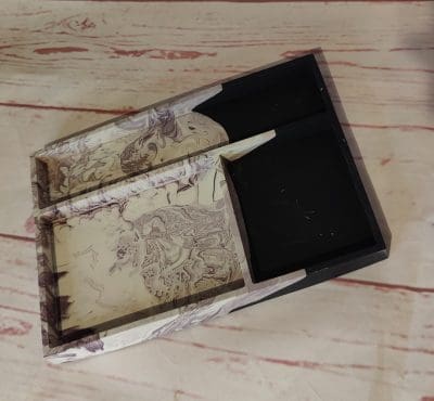 Fad med rum, lilla, hvid og sort