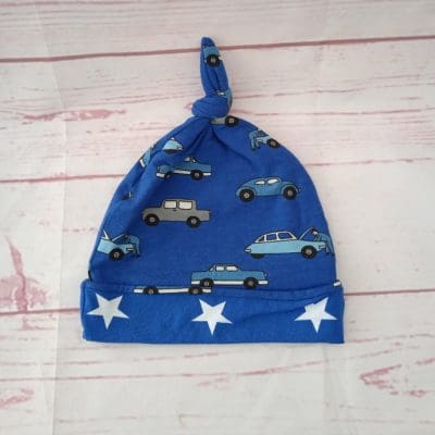 Babyhue med biler. Str. 42-48 cm