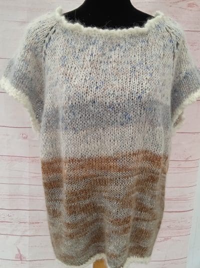 Let og luftig bluse / vest i strik  . Str.xl