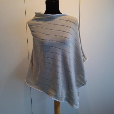 Kort poncho med sølvglimmer