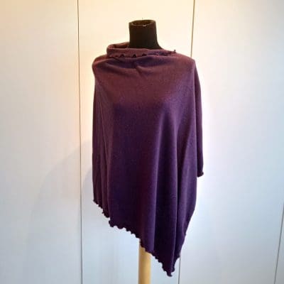 Lilla poncho i blød uld