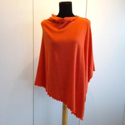 Orange poncho i blød uld