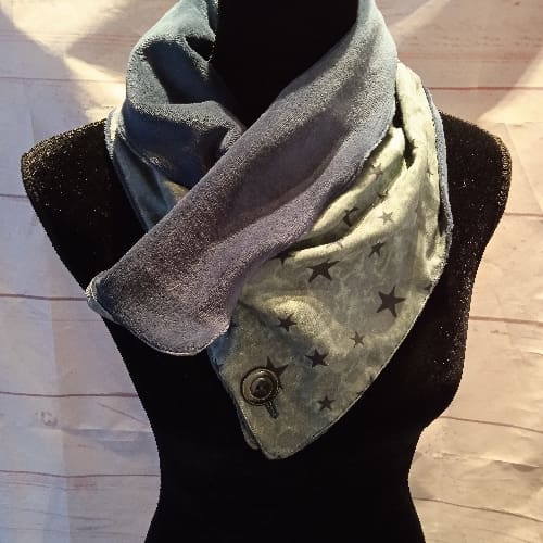 Lækkert Tørklæde i flotte nuancer og smart lukning.