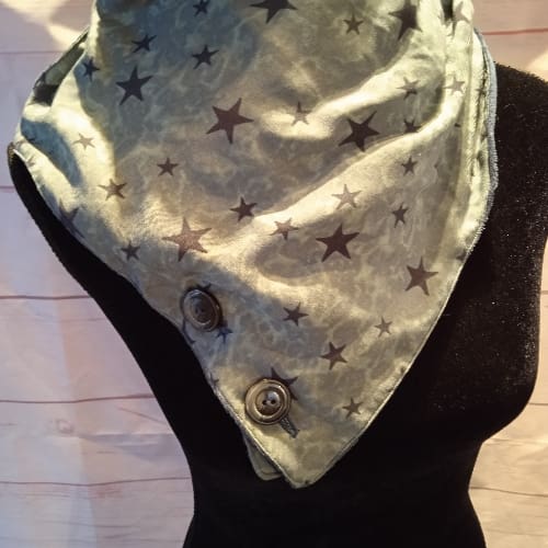 Lækkert Tørklæde i flotte nuancer og smart lukning. - Billede 3